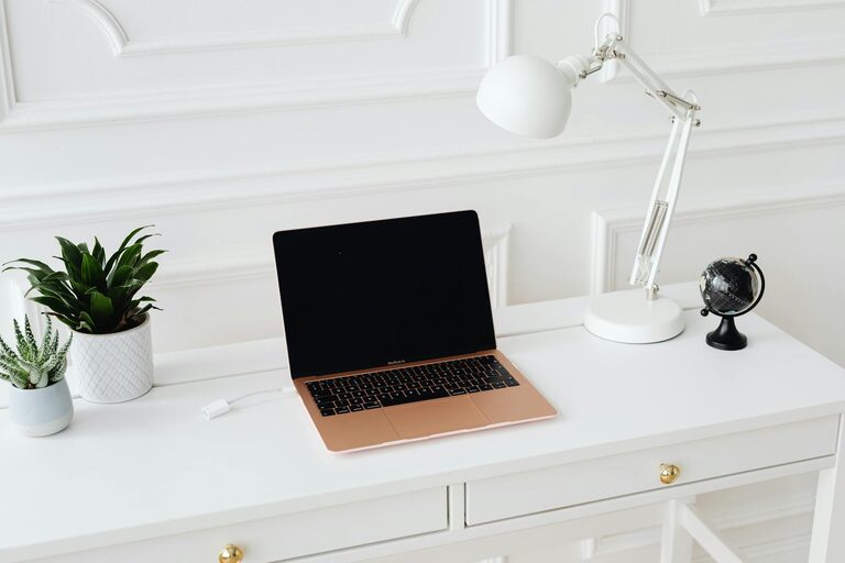 Consejos prácticos para un espacio de trabajo en casa cómodo y eficiente